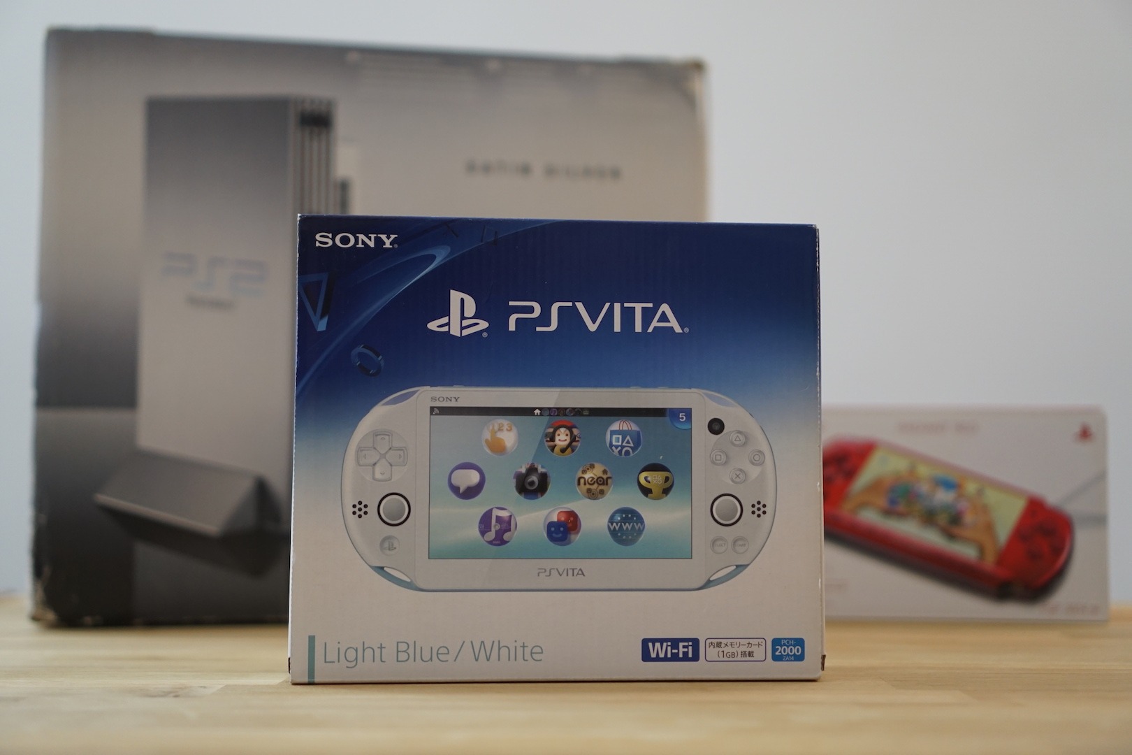 Sony PlayStation Vita PCH-2000 ZA14 (Light Blue/White) – Japan Import – Wi-Fi Handheld