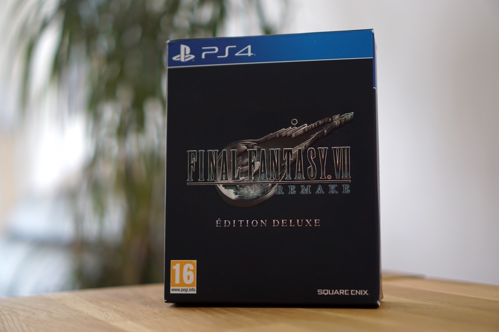 Unboxing Final Fantasy VII Remake Edition Deluxe - Tomiiks.com